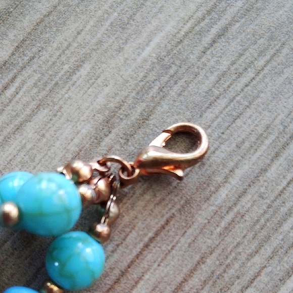 Elegant Three-Strand Blue Lucite Beaded Necklace - Picture 4 of 6